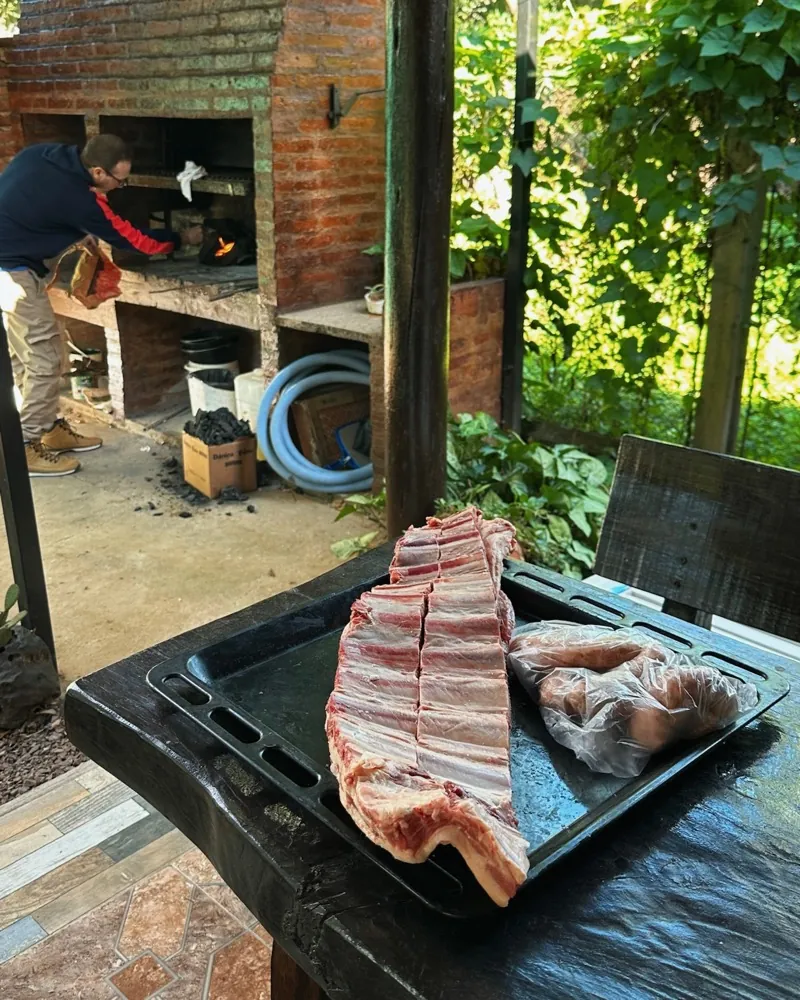Preparativos para el asado en Cabaña Cactus I